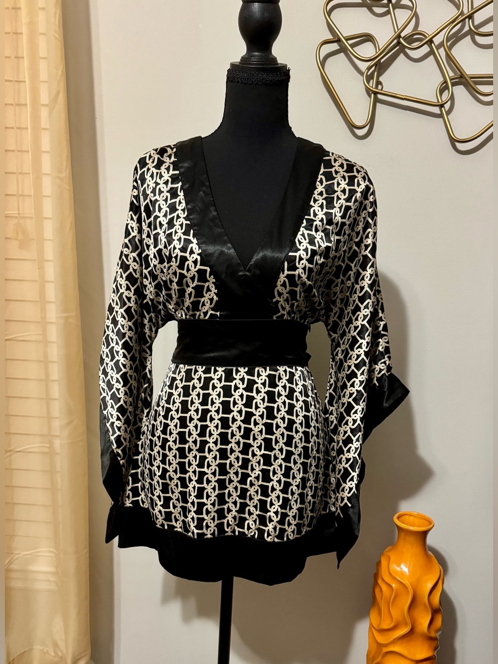 Cotton Express Black & White Satin Chain-Print tunic